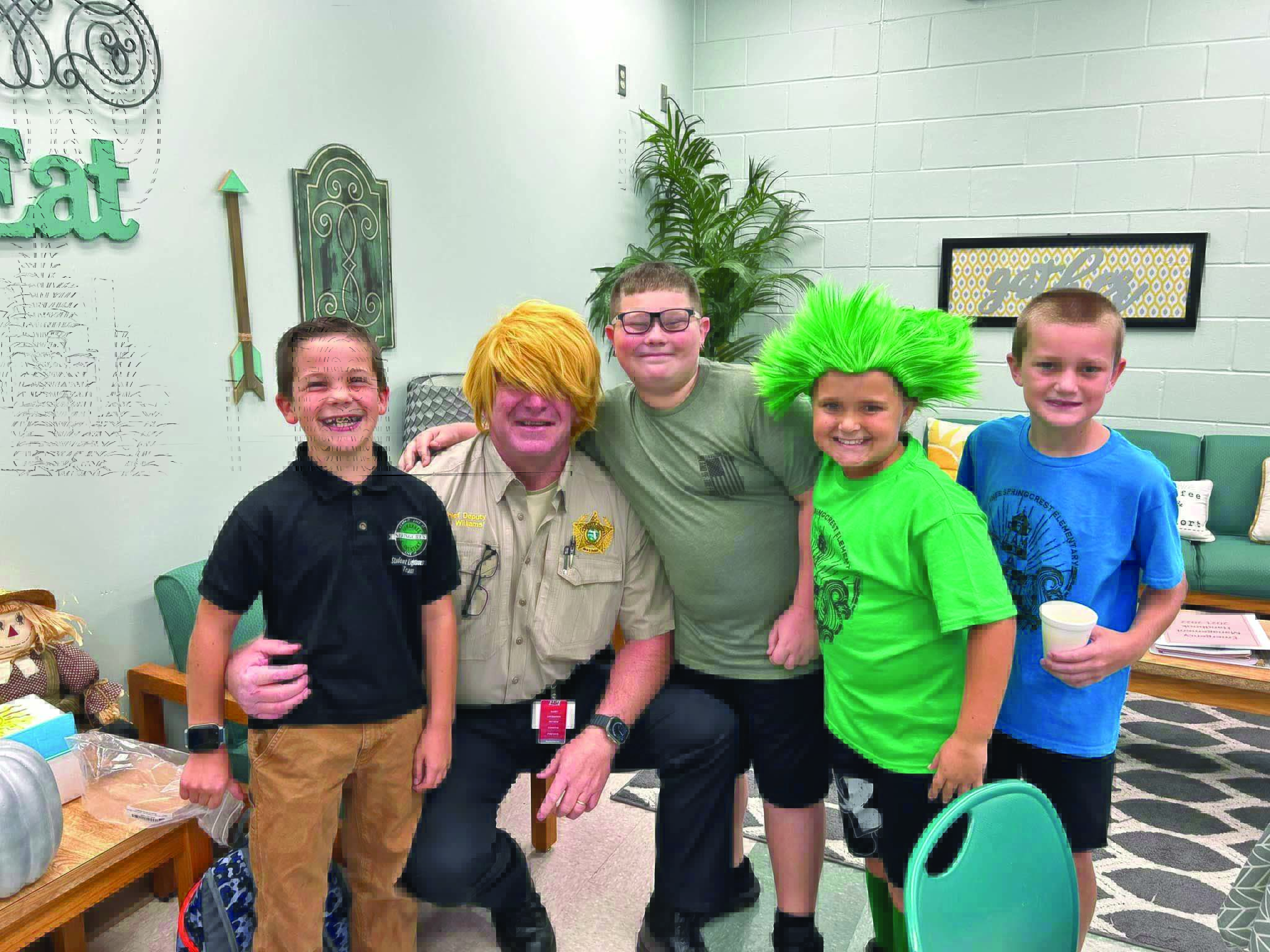 Springcrest Elementary Student Leaders Treat Local Police - Riverbend News
