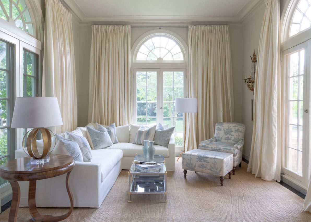 Living Room Curtains Design Ideas 2016. Chic classic desogn for the mansion`s room finished in ...