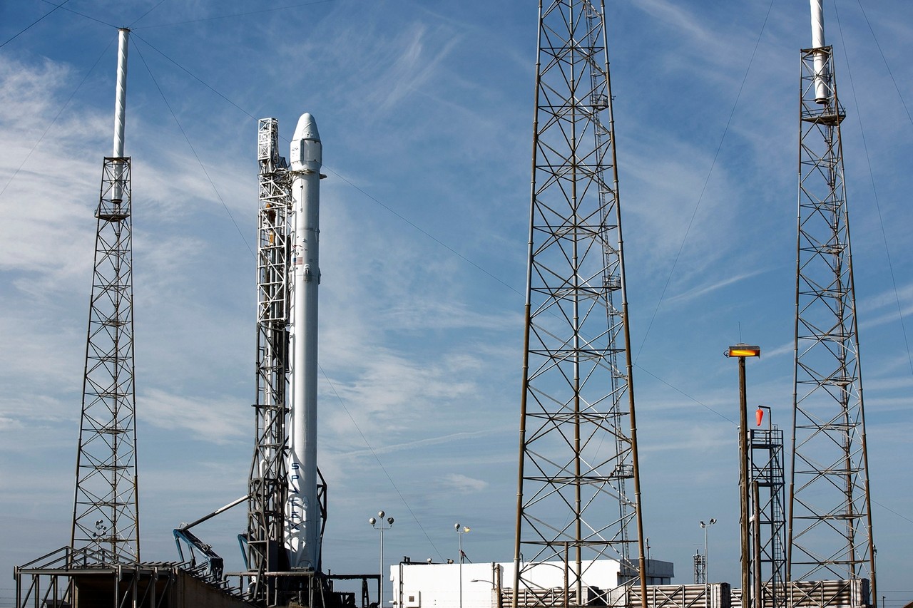 SpaceX Could be Cleared for Military Rocket Deals by Mid-2015 - WSJ