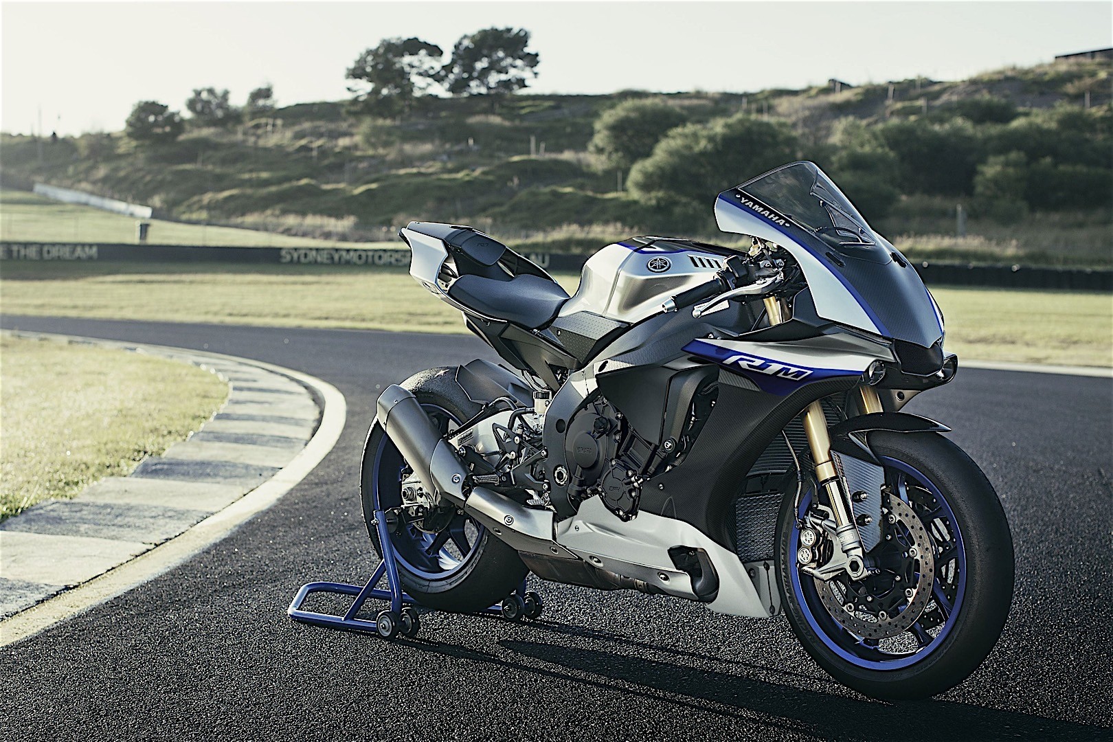 2017 Yamaha Range Gets New Colors - Autoevolution