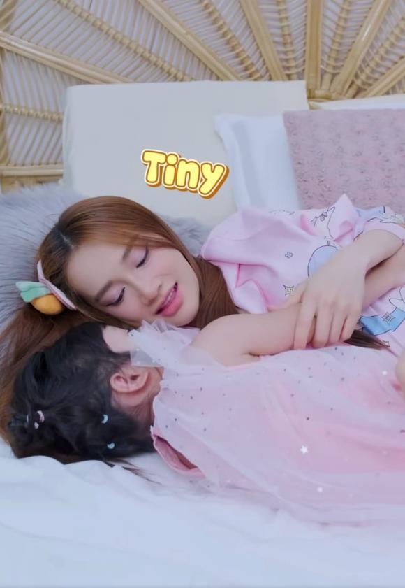 Con Gái Trường Giang Lém Lỉnh Khi Tâm Sự Cùng Mẹ, Nhan Sắc Nhã Phương Gây Chú ý