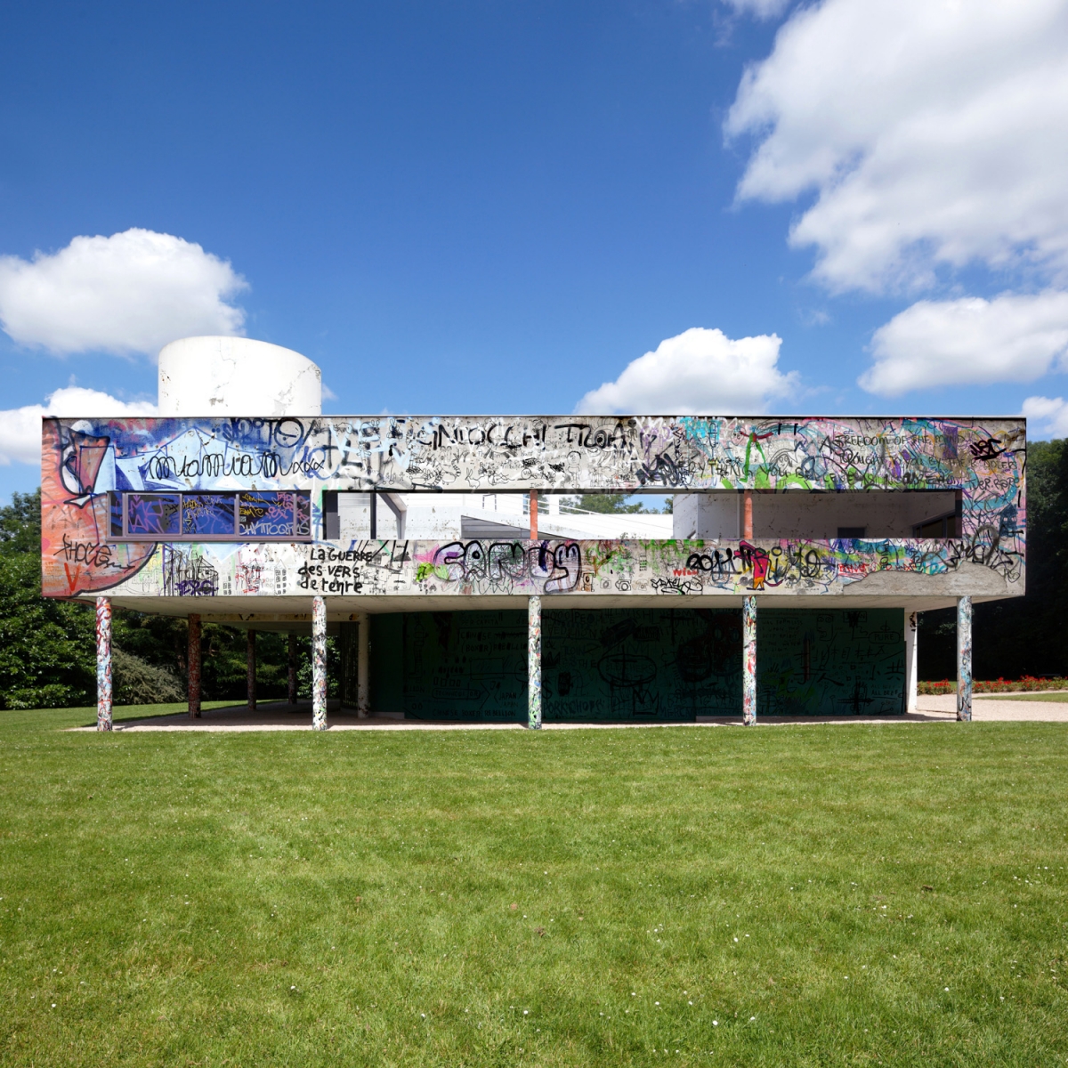 Modernism In Ruins: Artist &quot;Vandalizes&quot; A Le Corbusier Masterpiece - Metropolis