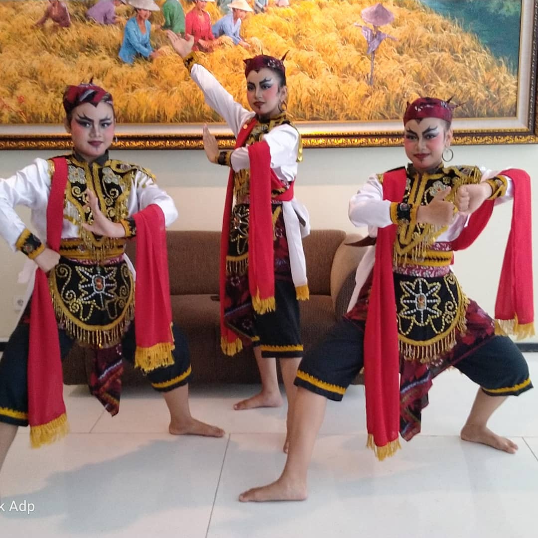 Sejarah Dan Makna Tari Remo - Sering Jalan