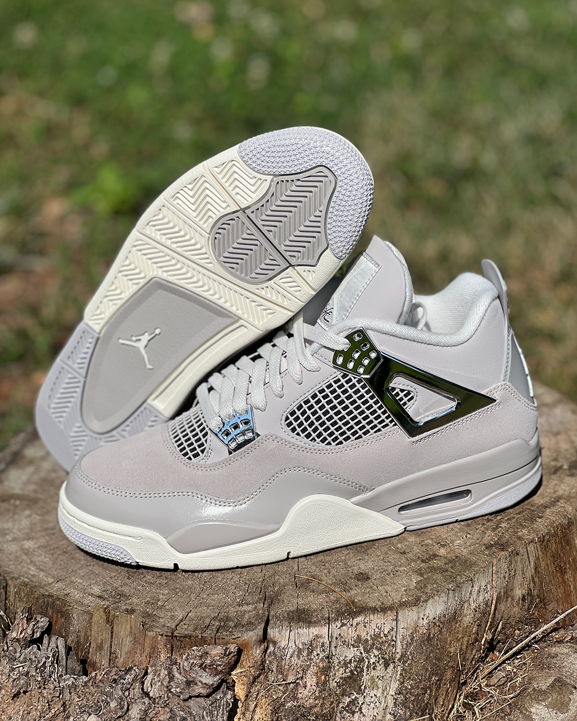 Air Jordan 4 Womens Frozen Moments AQ9129-001| SneakerNews.com