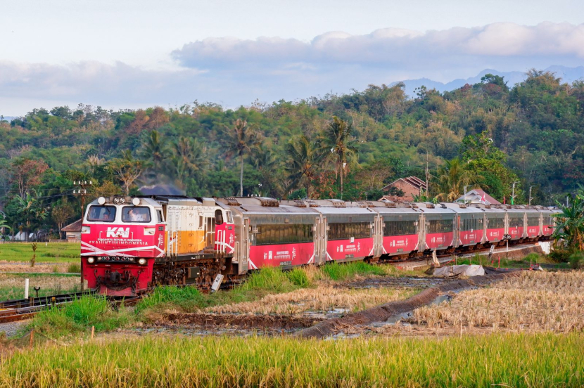 KAI Hadirkan Livery Khusus Bertema HUT Ke-78 RI Pada Kereta Api