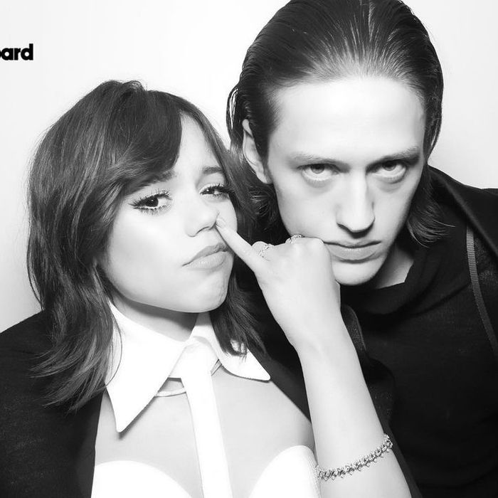 Percy Hynes White E Jenna Ortega, De Wandinha, Estão Gravando Comédia Romântica - Purebreak