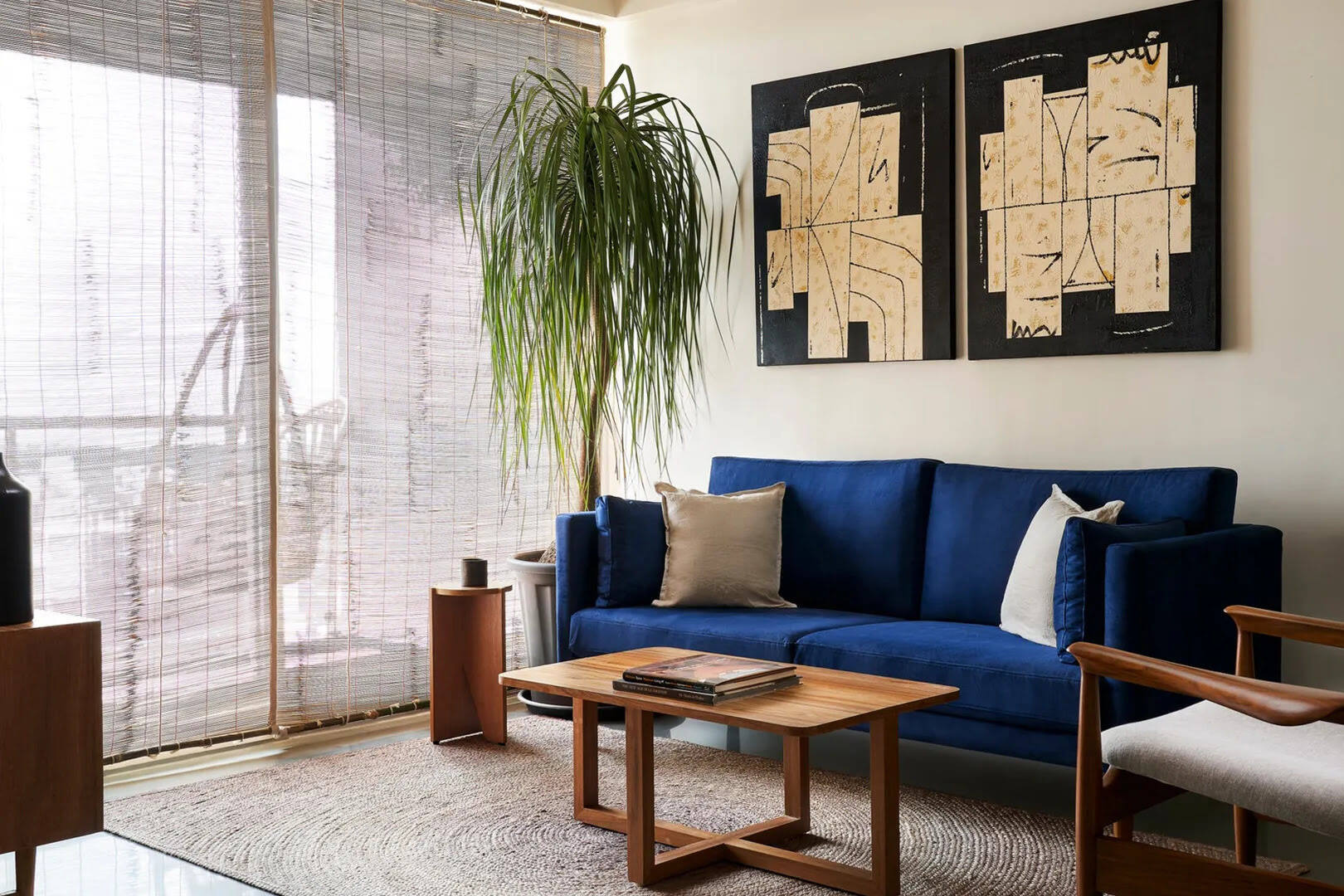 What Size Of Sofa For A Small Living Room | Storables