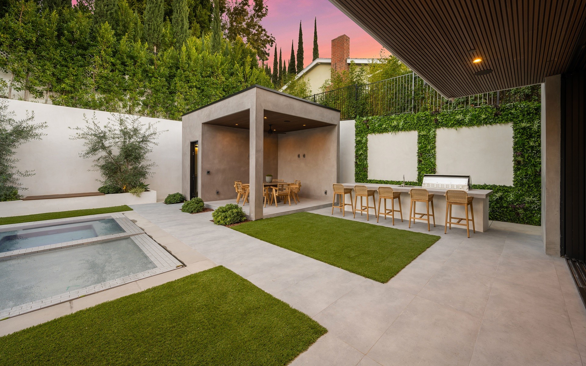Maximizing Functionality With Luxury Outdoor Living Spaces