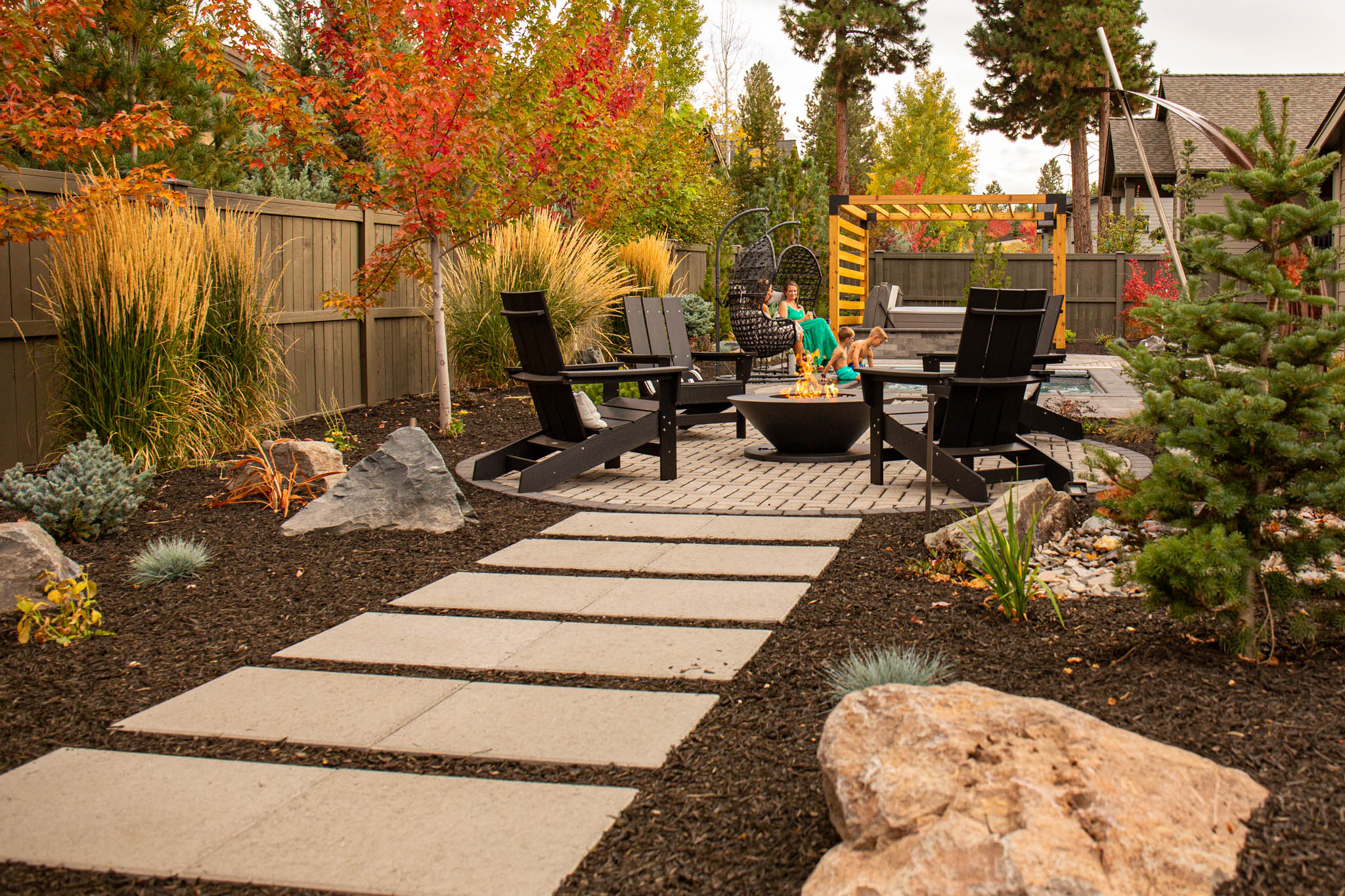 6 Ways To Lay A Stepping Stone Path | DIY