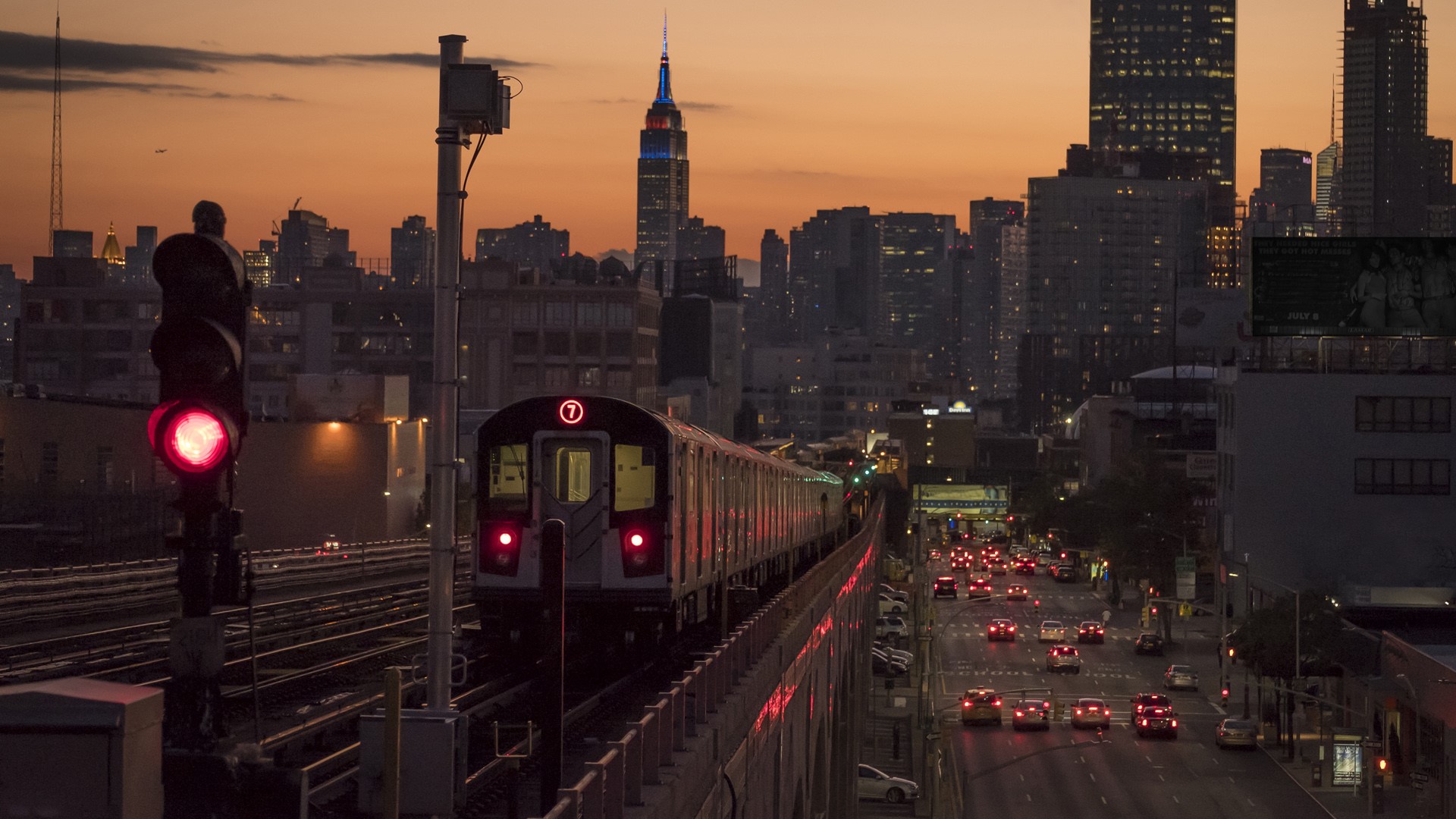 Train #7 With Manhattan And The Empire State Building, New York City, USA – Windows Spotlight Images
