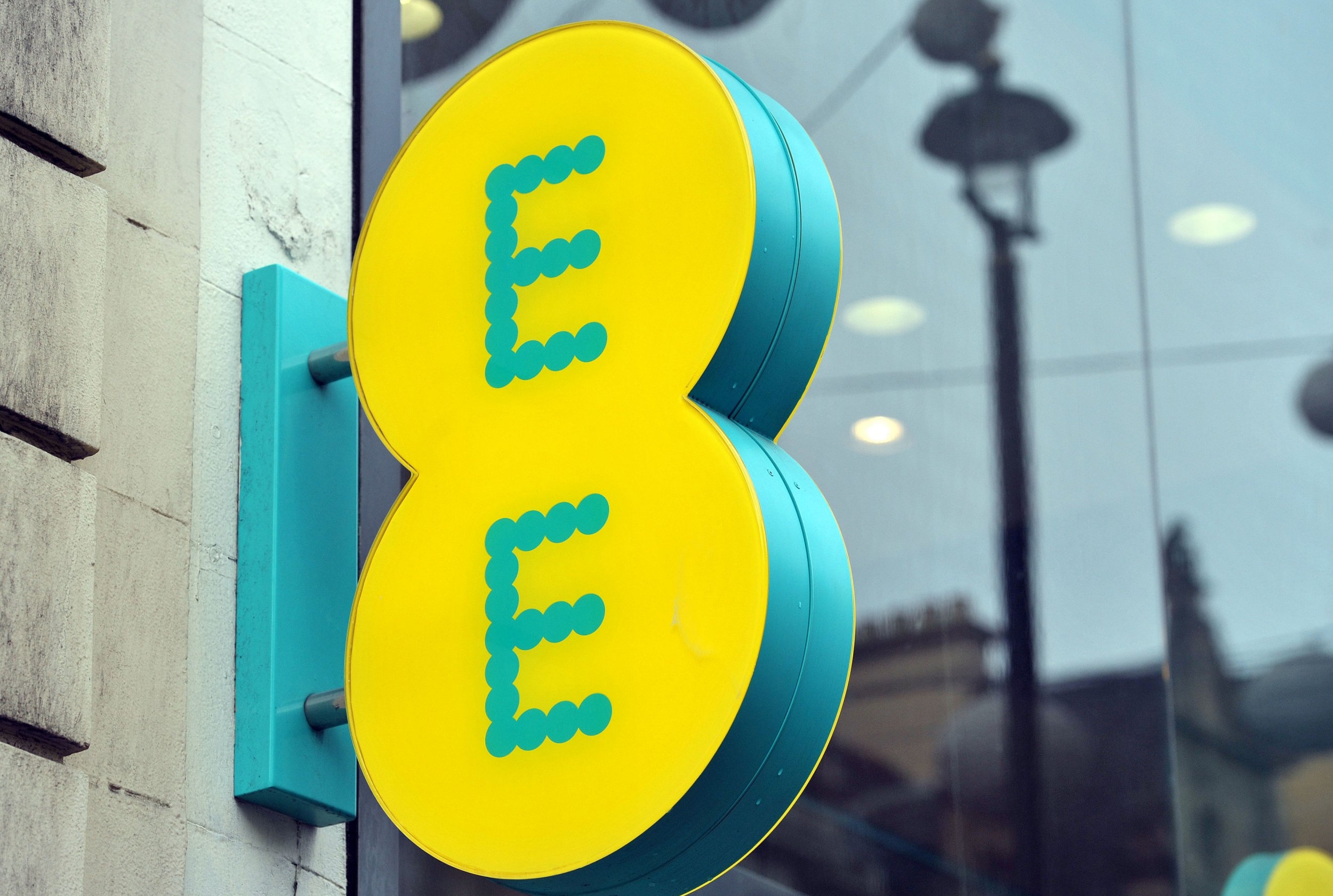 EE Now Blocking Up To 1 Million Scam Phone Calls A Day, Thanks To New Technology