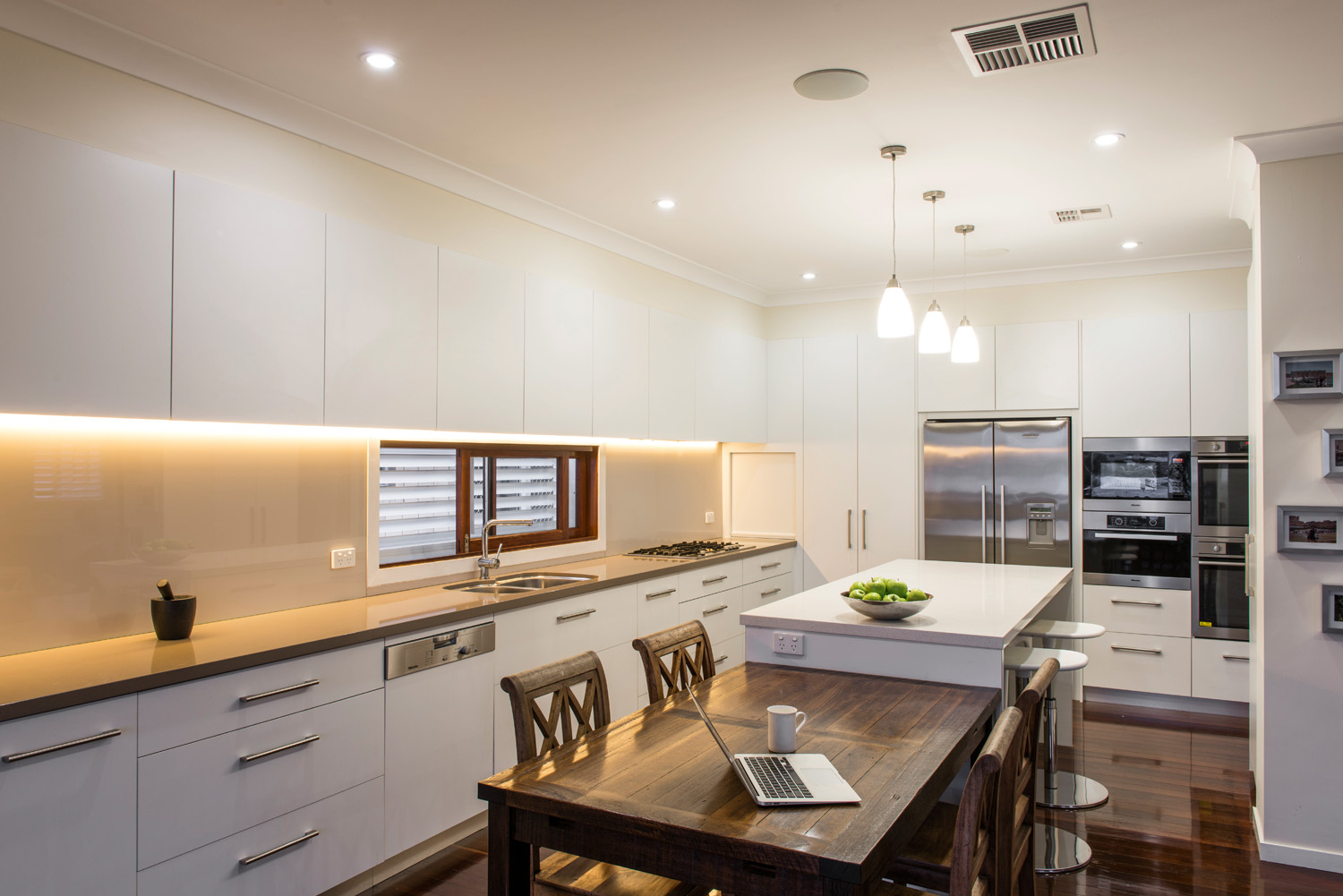 Spacious Kitchen Design - Completehome
