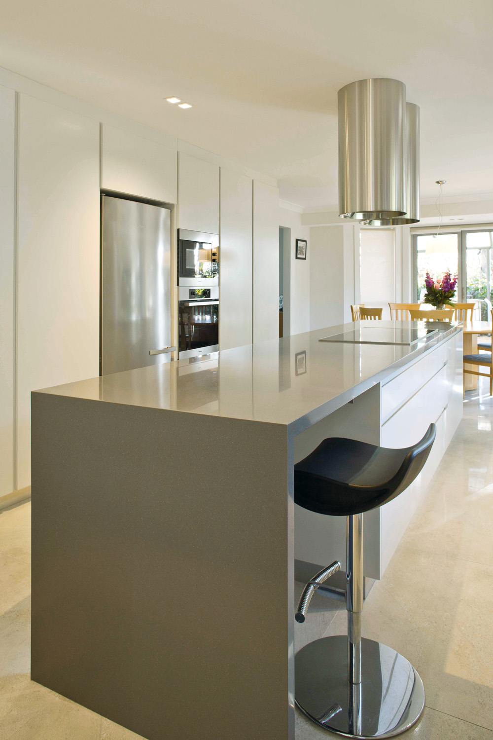 Functional, Edgy And Spacious Kitchen Design - Completehome