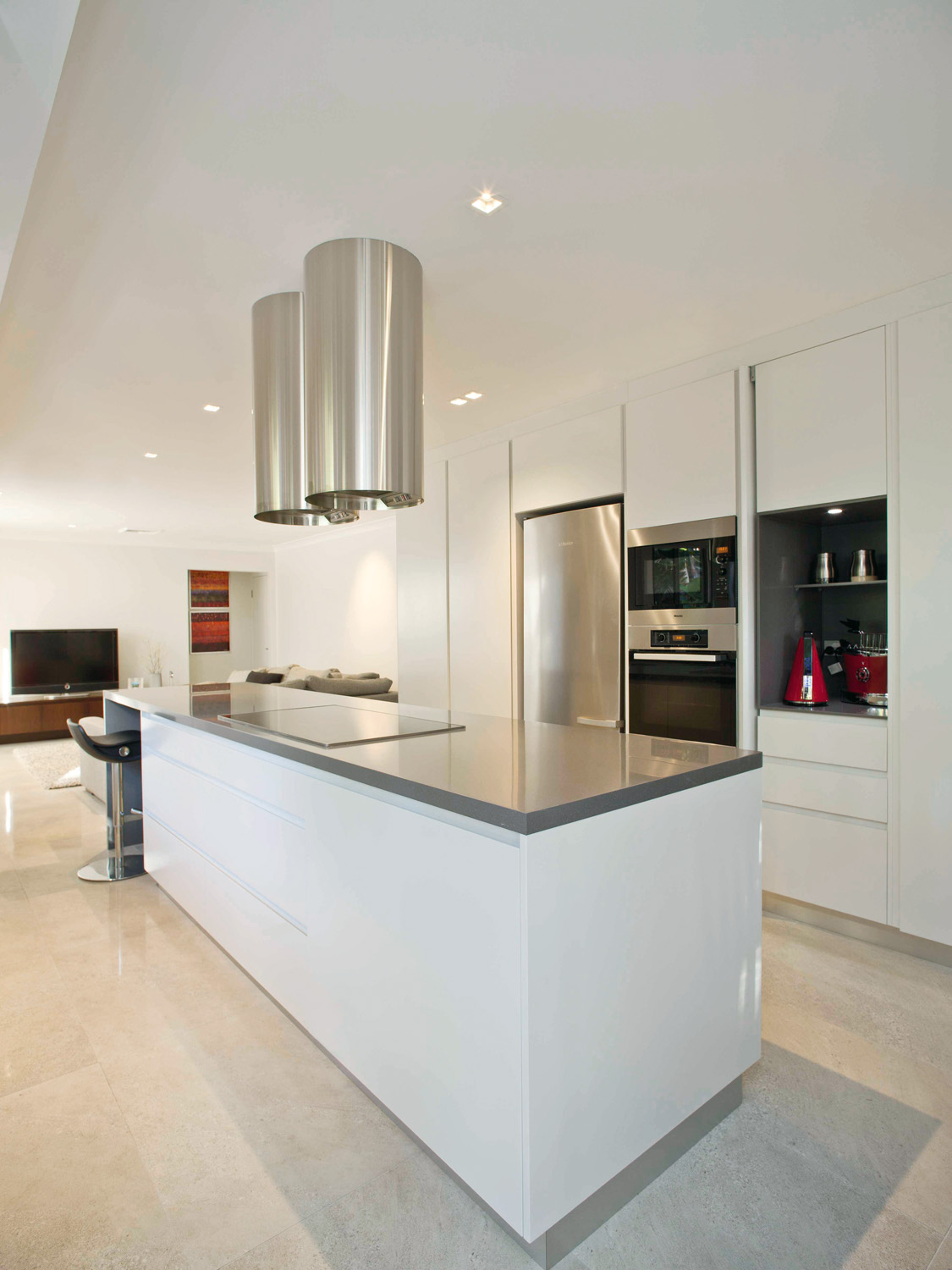Functional, Edgy And Spacious Kitchen Design - Completehome