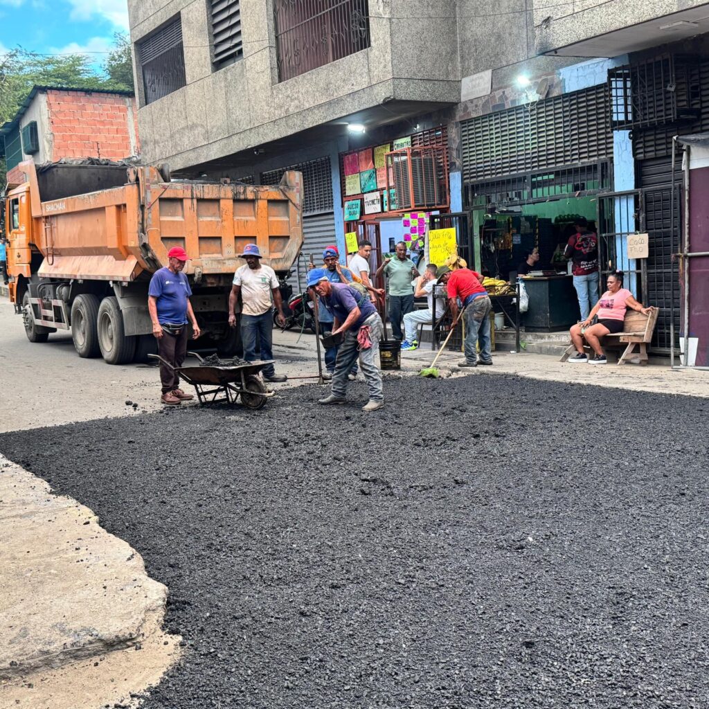 Alcalde Antonio Galíndez Inicia Plan De Recuperación De Vialidad En Guarenas - Correo Del ...