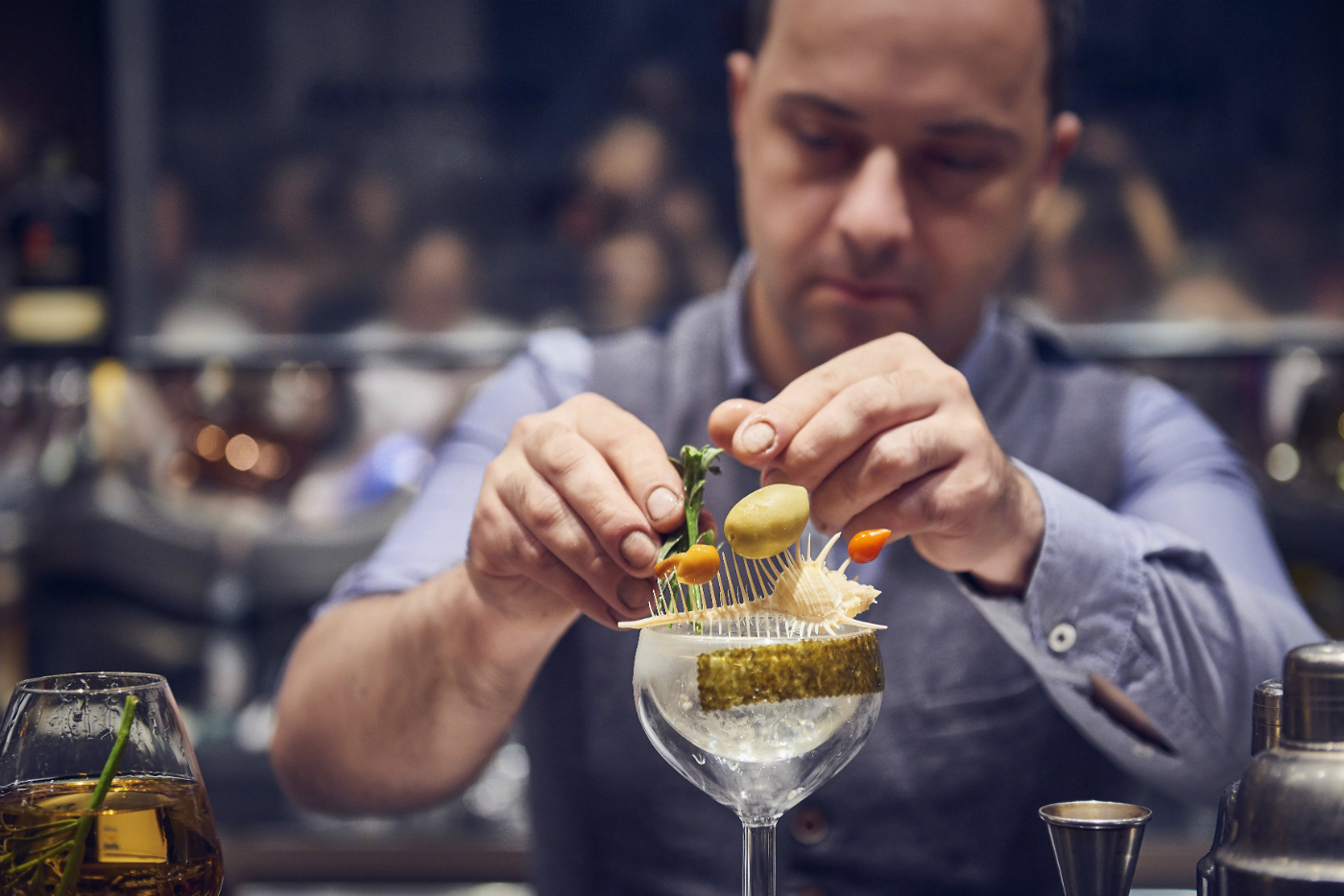 6 techniques from Marian Beke to perk up your Martini service – DRiNK Magazine