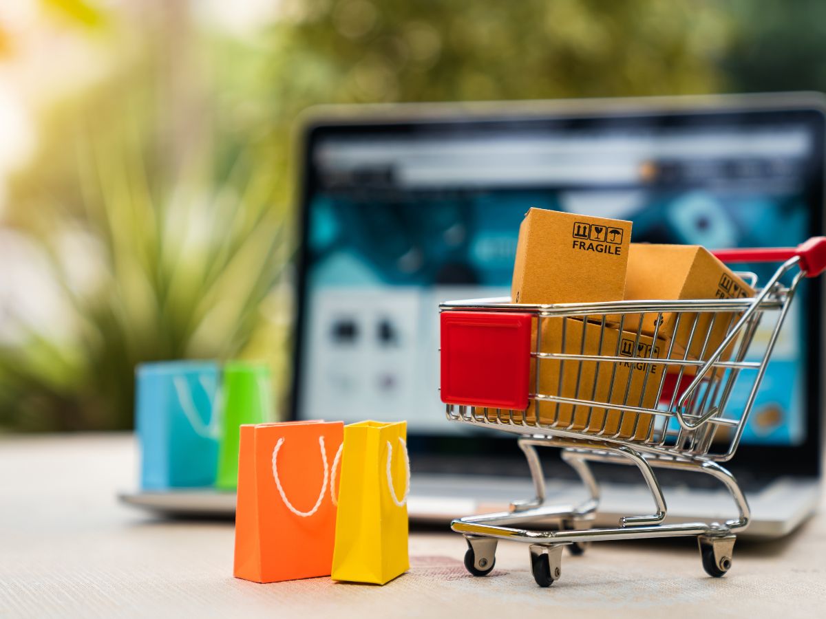 Online Vs Offline Shopping: Which One Is Better