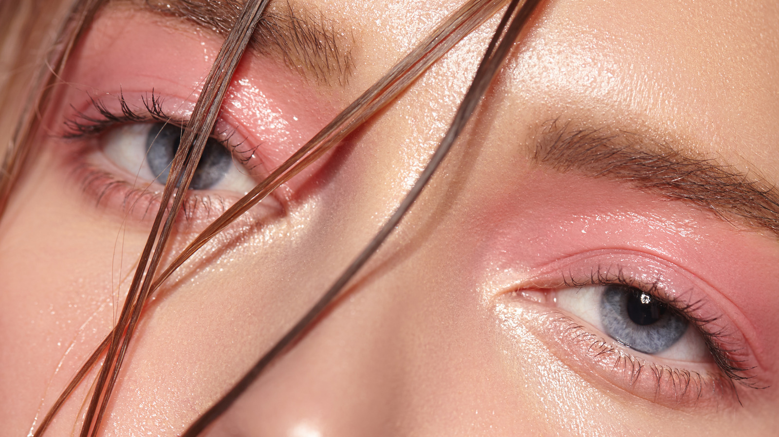 Glossy Eyes Are All The Rage. Here&#39;s How To Get A Creaseless Look