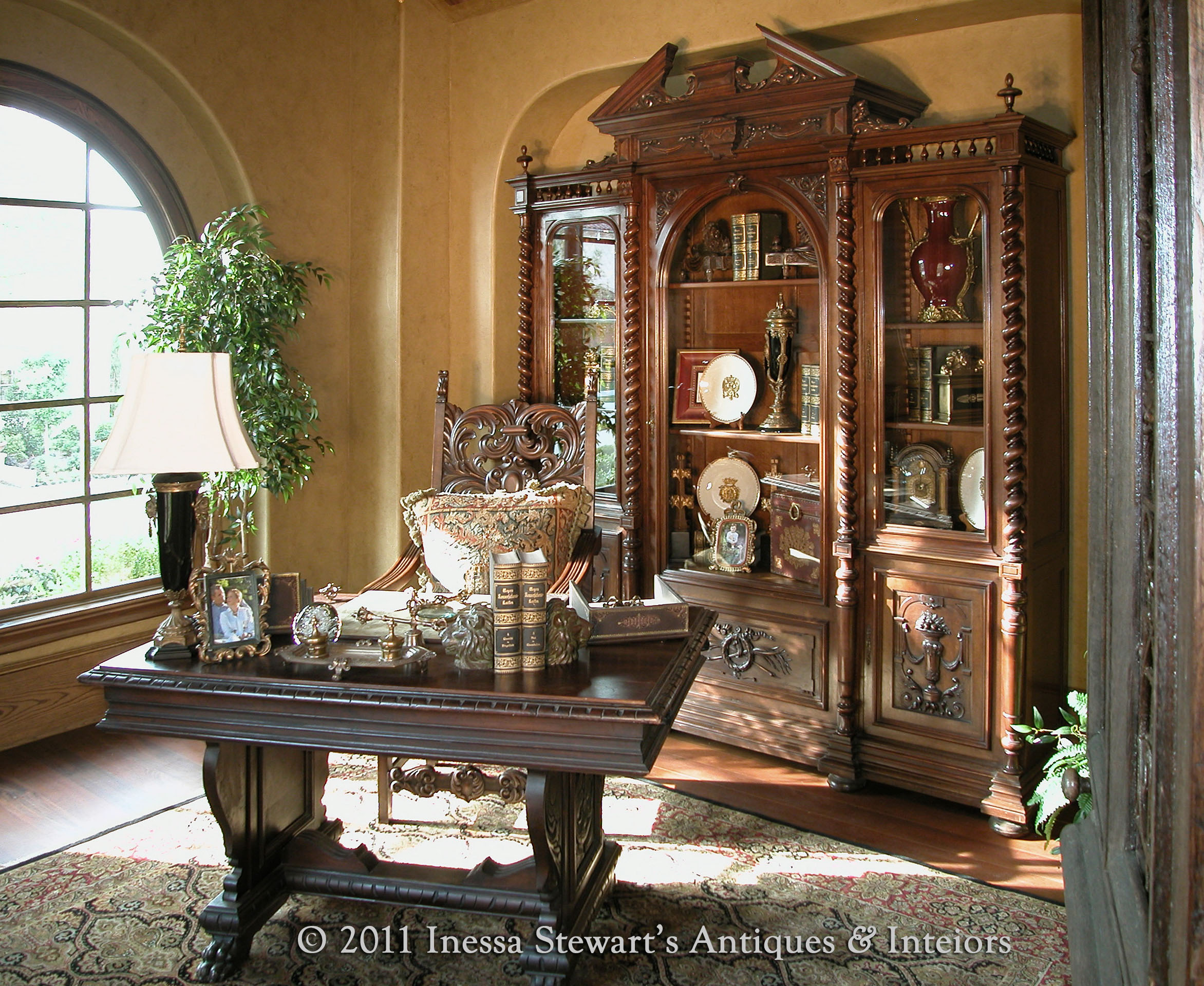 Antique Looking Furniture - Perumperindo.co.id