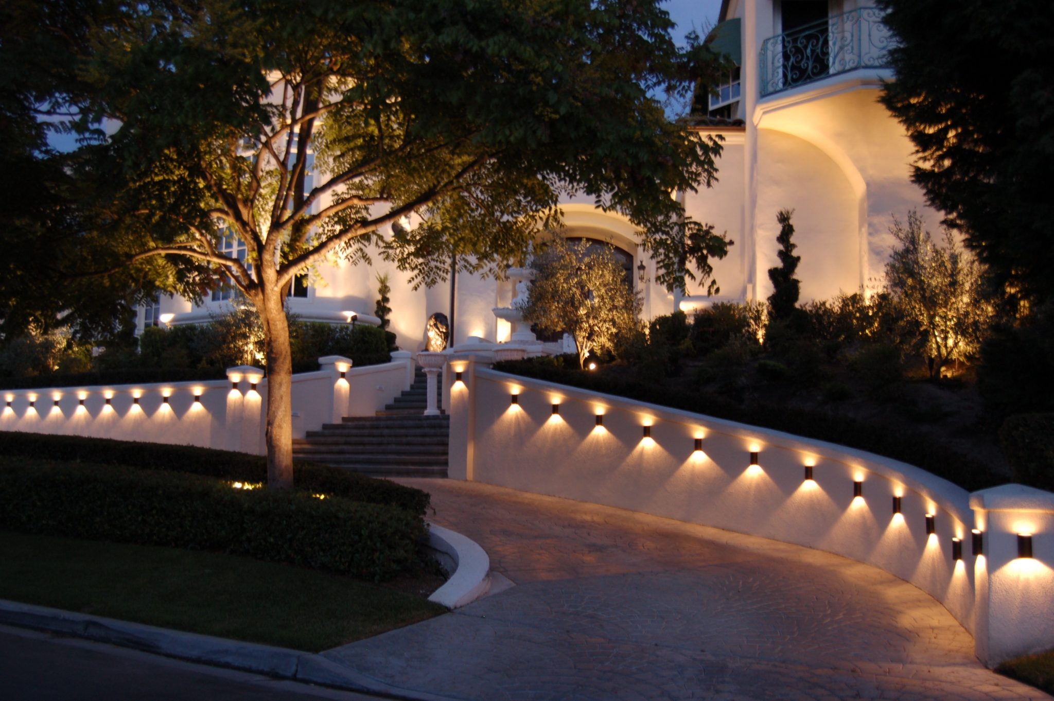 Driveway Lights Guide: Outdoor Lighting Ideas + Tips| INSTALL-IT-DIRECT