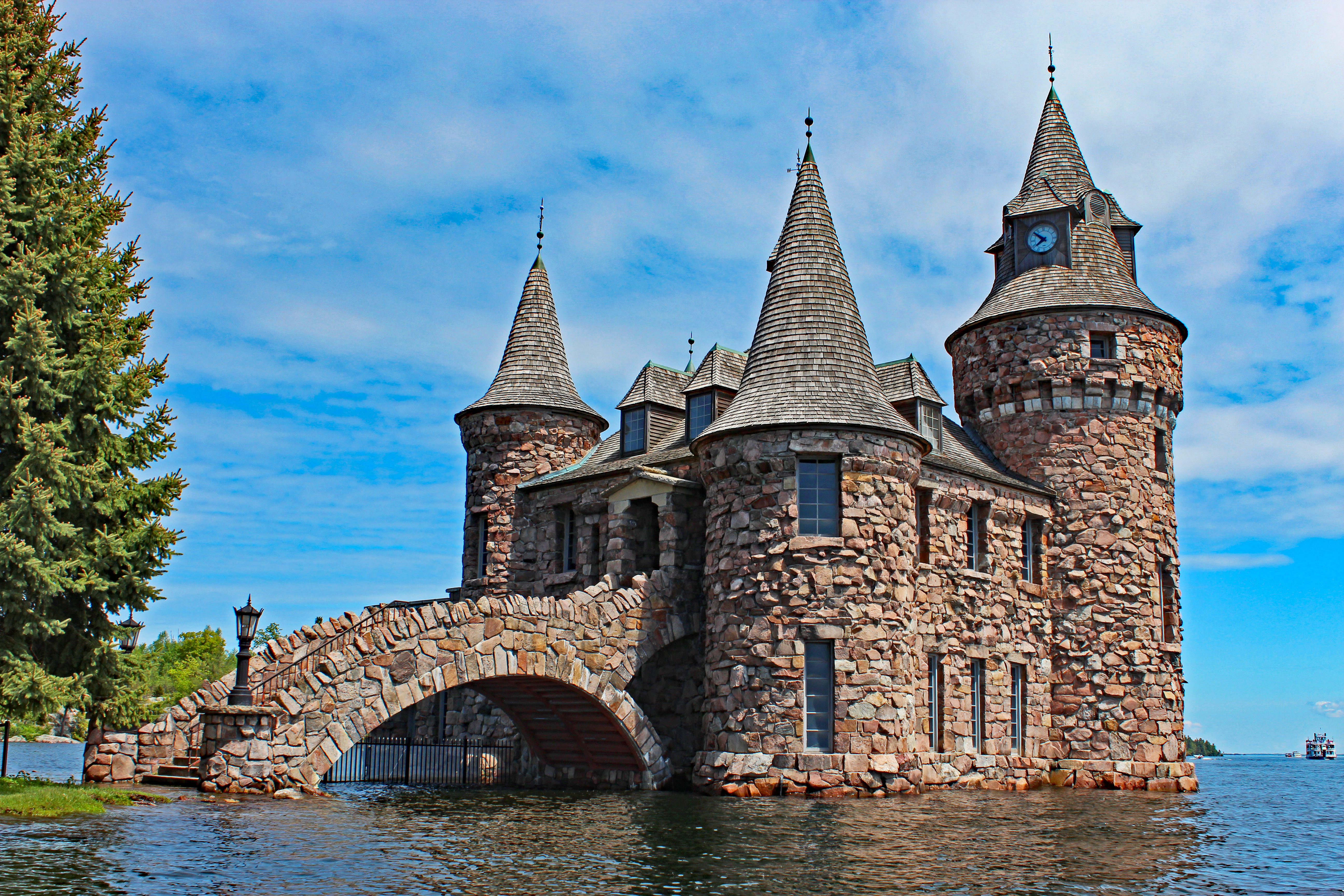 Boldt Castle: 1000 Islands Mansion On The St. Lawrence River (Haunted?)