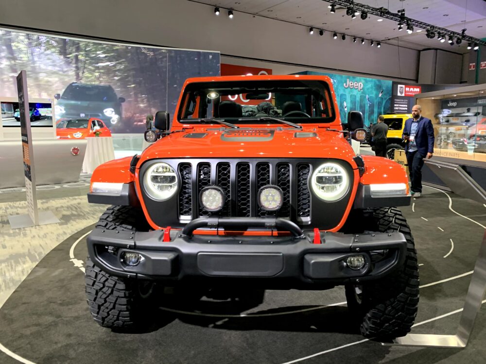 Gladiator Adds Gravity To The Floor Of L.A. Auto Show - JK-Forum
