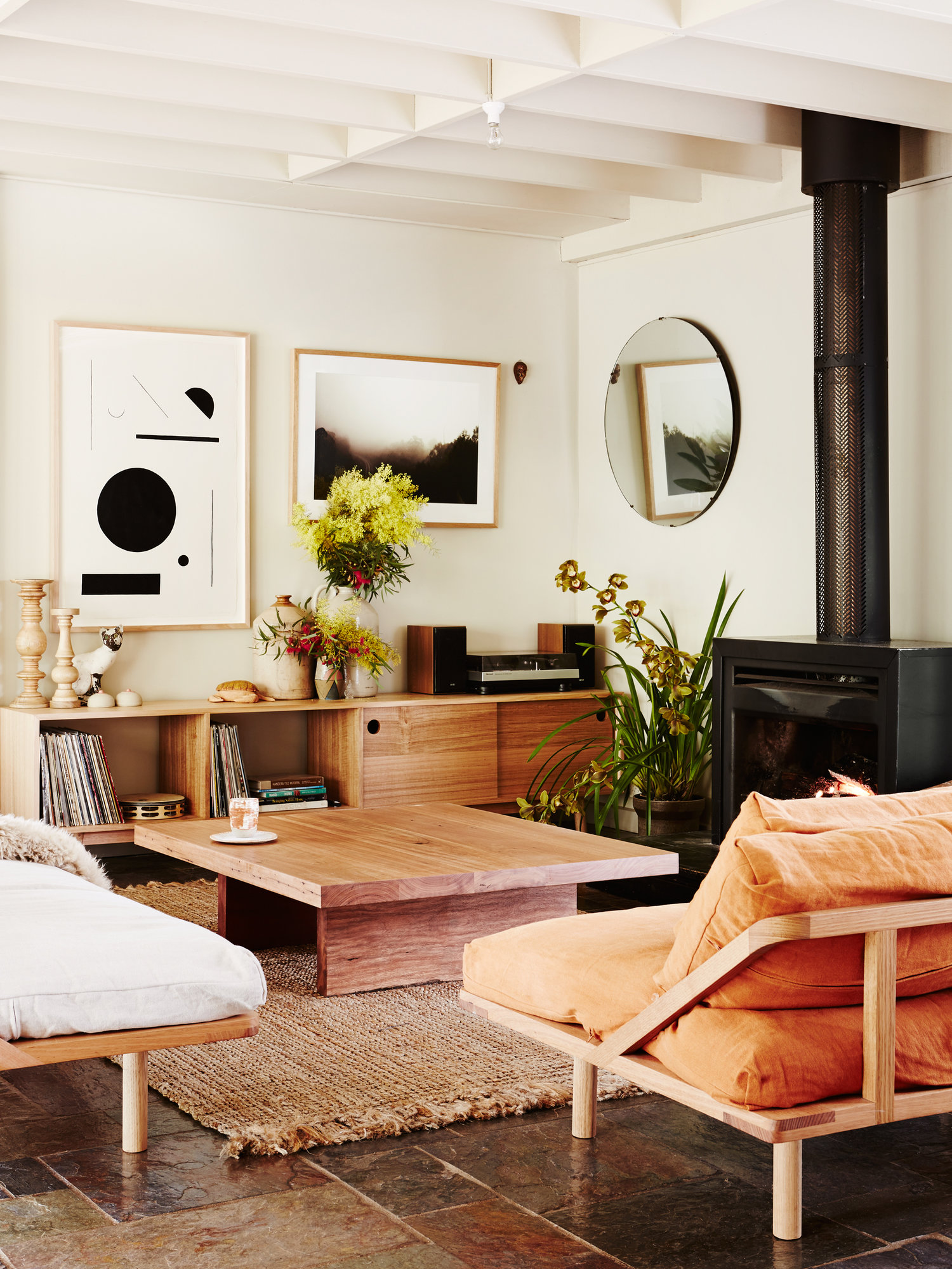 How to Use Living Room Wall Mirrors the Right Way