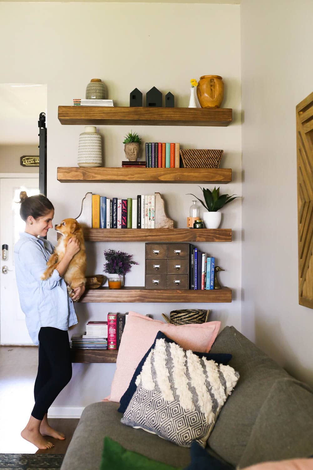 10 Stylish Living Room Floating Shelves