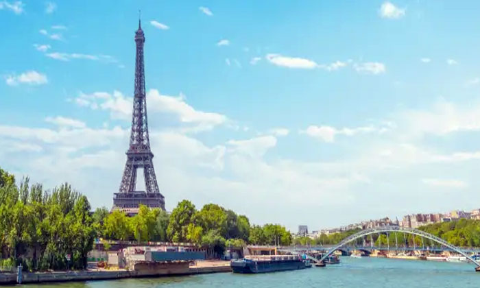 Menara Eiffel Paris: Tempat Romantis Terbaik Untuk Pasangan