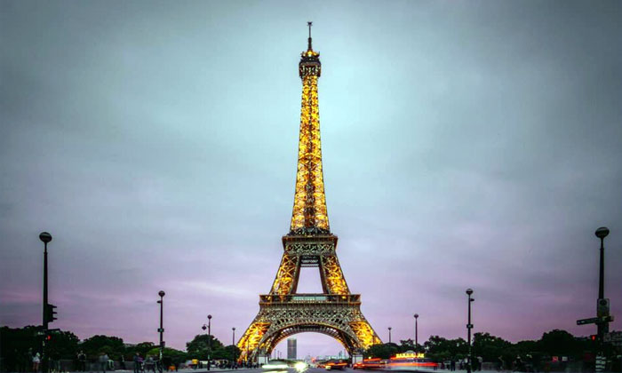 Menara Eiffel Paris: Tempat Romantis Terbaik Untuk Pasangan