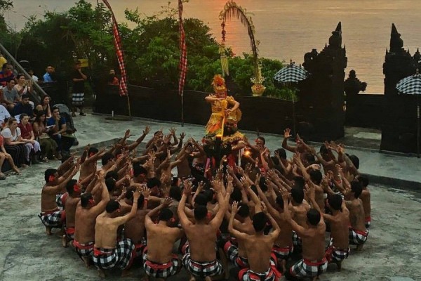 Pengertian SENI TARI Adalah: Fungsi, Unsur Dan Contoh [LENGKAP]