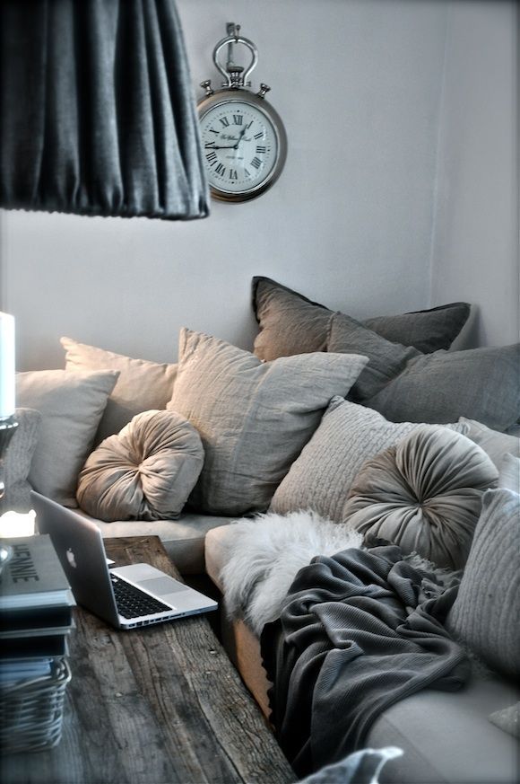 15 Designs to Make Sofa Cozy - Pretty Designs