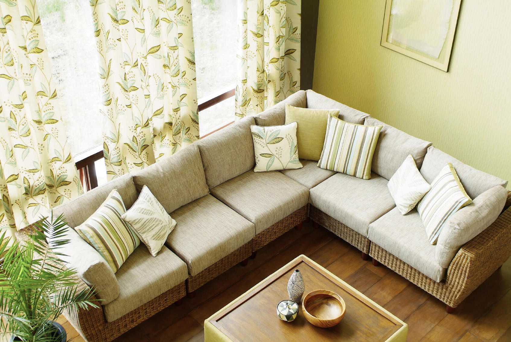 Small Living Room Big Couch Ideas: Stylish Solutions for Cozy Spaces – Artourney