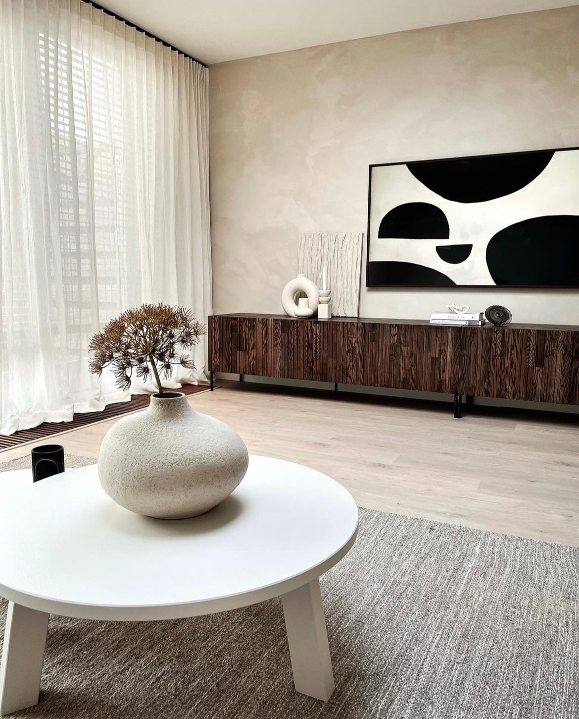 15 Beige and Black Living Room Ideas For An Elegant Contrast - Sleek-chic Interiors