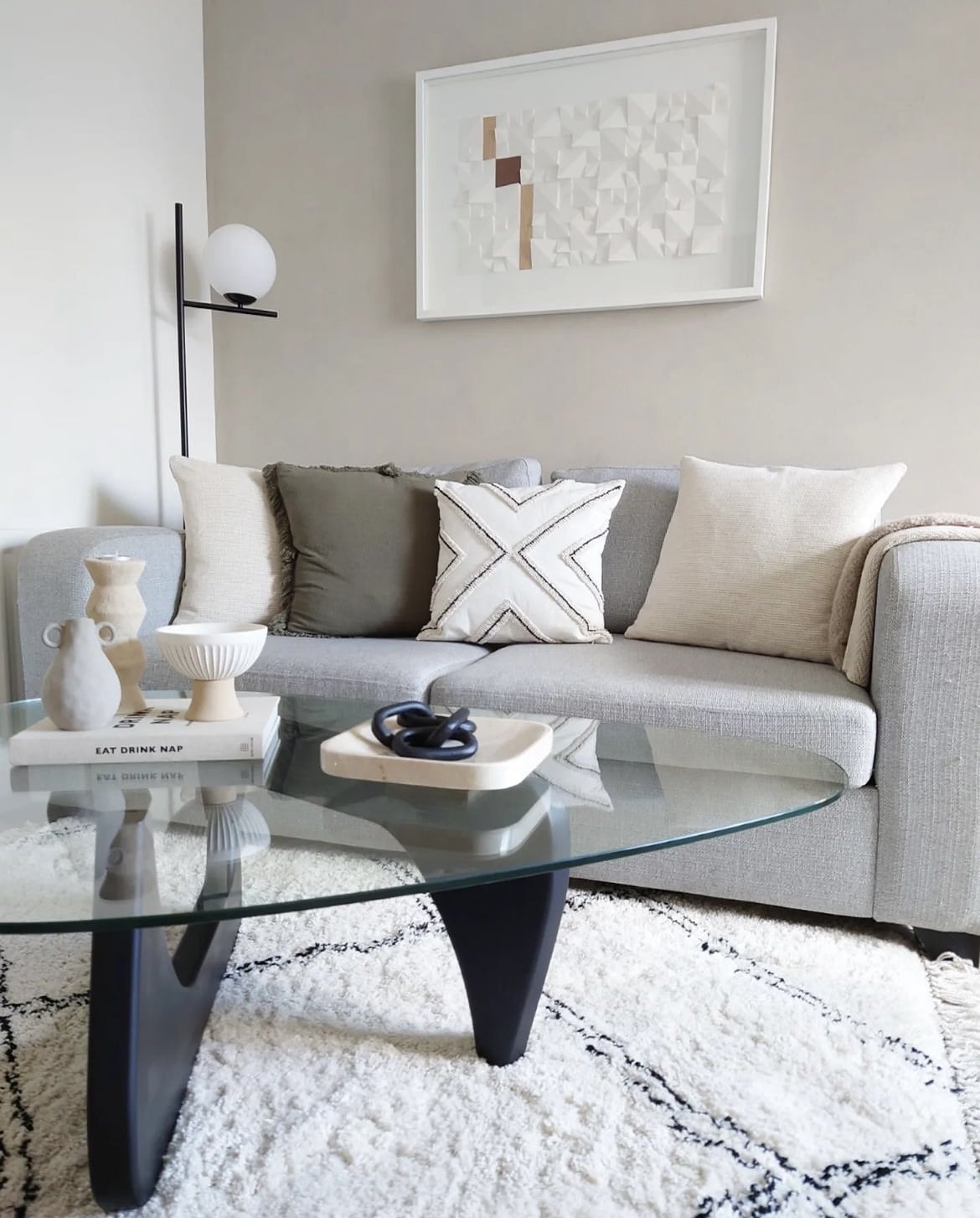 15 Beige and Black Living Room Ideas For An Elegant Contrast - Sleek-chic Interiors