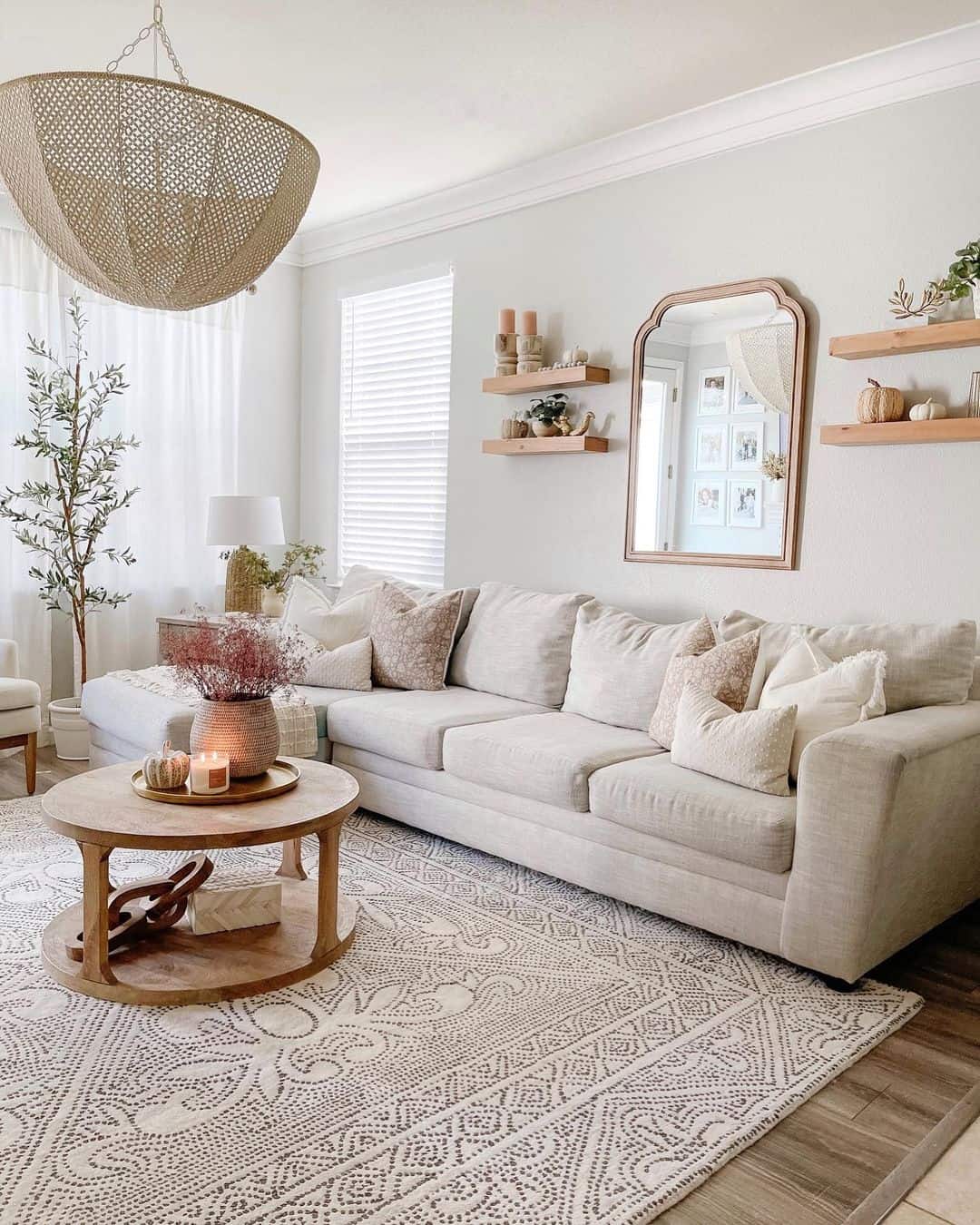 10 Stylish Living Room Floating Shelves