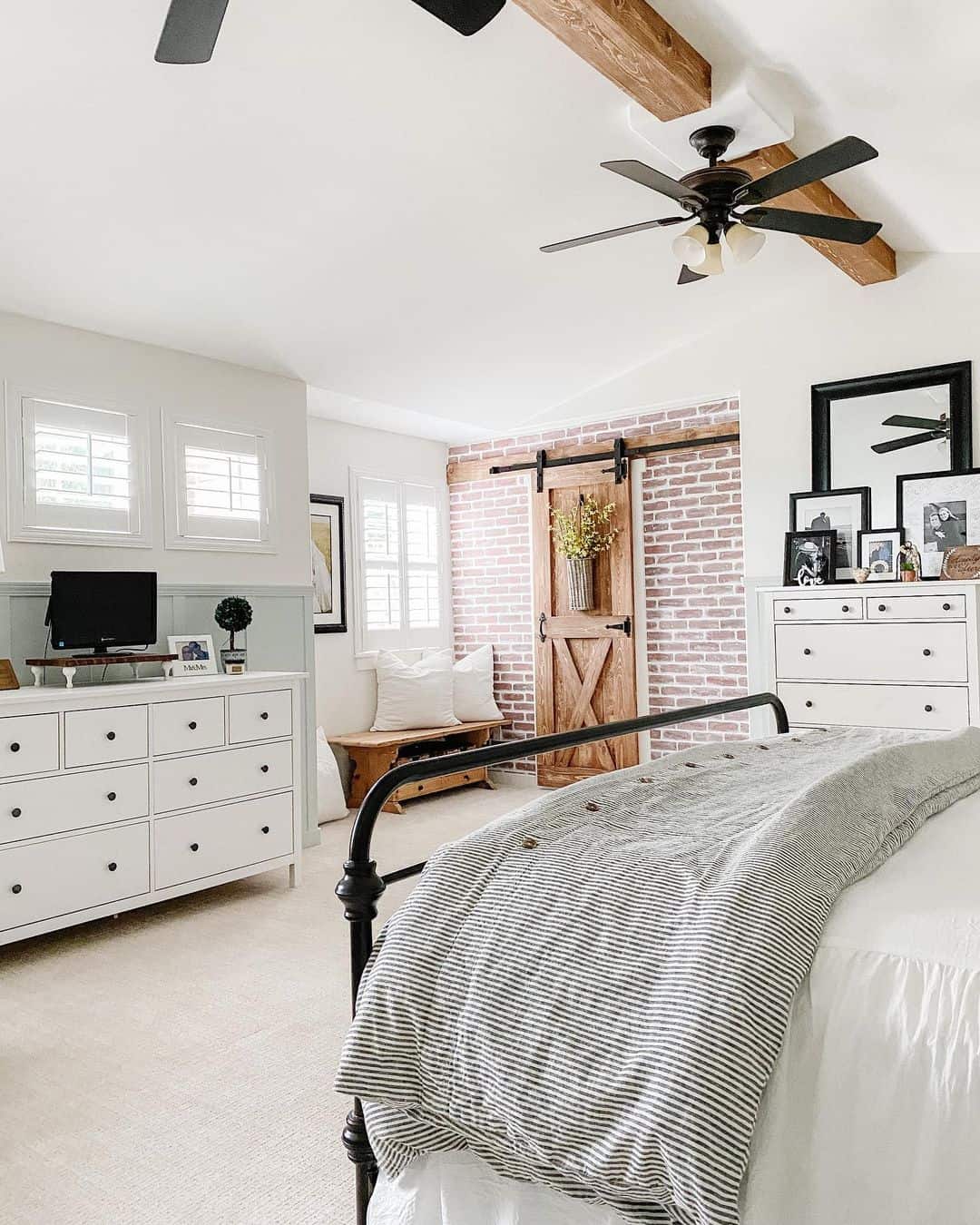 20 Vaulted Ceiling Bedroom Ideas To Elevate Your Style