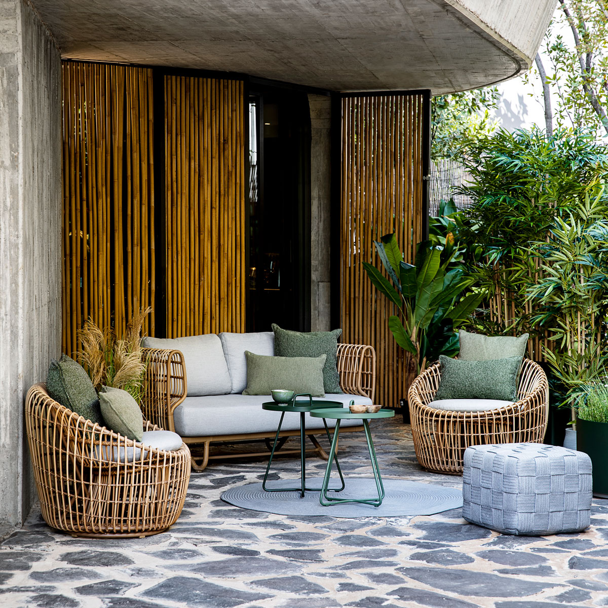 How To Arrange Outdoor Furniture For Entertaining – Superman V