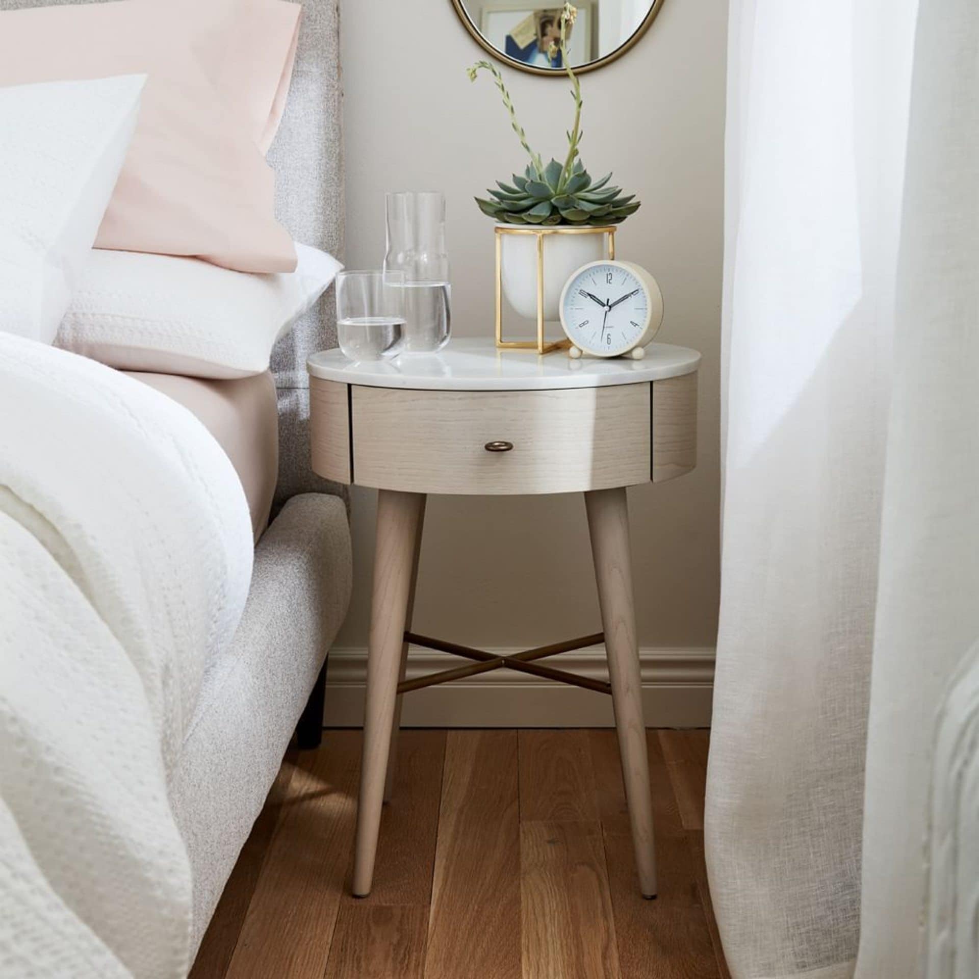 20 Best Small Bedside Tables for Small Bedrooms