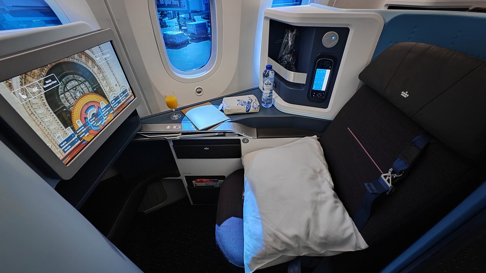 Going Dutch: KLM 787-10 World Business Class - Wander Up Front