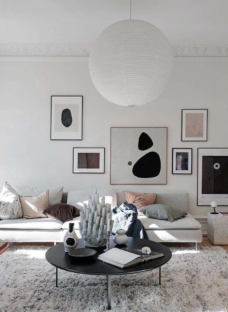 How to create a gallery wall with a minimalist look - DIY home decor - Your DIY Family